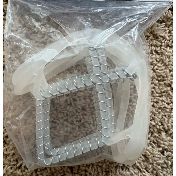 Yaktrax Walker Size Small US Men's 5-8.5/ Women's 6.5-10 Clear + Storage Pouch - Picture 3 of 7